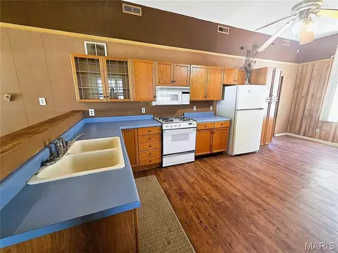 Kitchen - 352 Arrowhead Trl, Hermann, MO 65041 photo 2 of 5