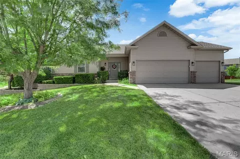 810 Kevin Dr, Wentzville, MO 63385