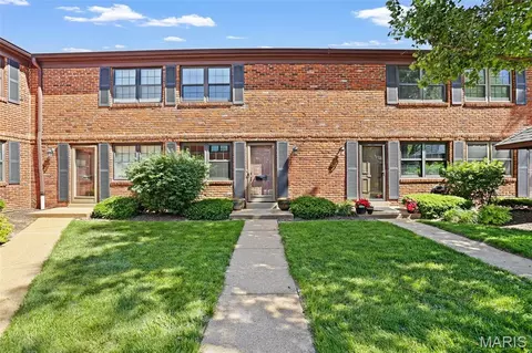 7965 Royal Arms Ct, Saint Louis, MO 63123