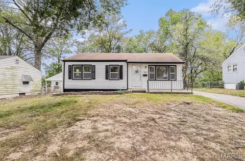 9807 Eastdell Dr, Saint Louis, MO 63136