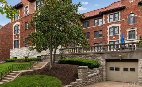 7525 Buckingham Dr #1N, Saint Louis, MO 63105