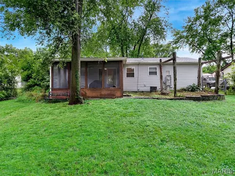 Exterior - 530 Crest St, Saint Clair, MO 63077 photo 6 of 8