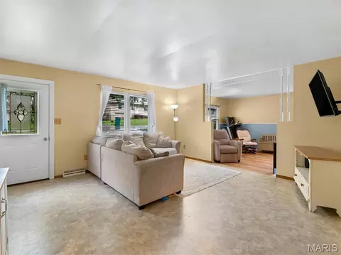 Living - 530 Crest St, Saint Clair, MO 63077 photo 1 of 4
