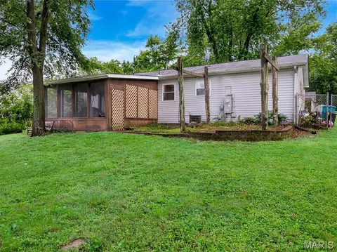 Exterior - 530 Crest St, Saint Clair, MO 63077 photo 5 of 8