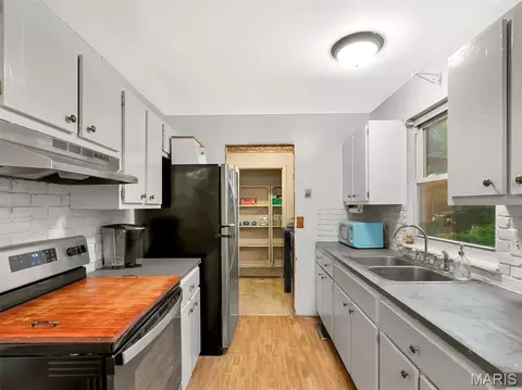Kitchen - 530 Crest St, Saint Clair, MO 63077 photo 2 of 3