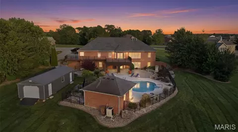 157 Blue Bell Ln, Highland, IL 62249