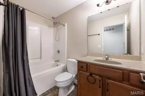 Bath - 4641 Knab Rd, Smithton, IL 62285 photo 3 of 4