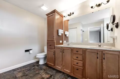 Bath - 4641 Knab Rd, Smithton, IL 62285 photo 1 of 4