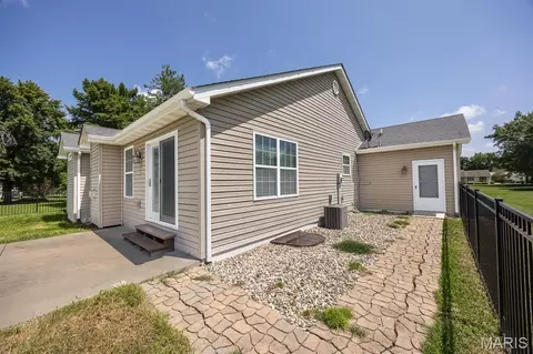 Exterior - 4641 Knab Rd, Smithton, IL 62285 photo 7 of 8