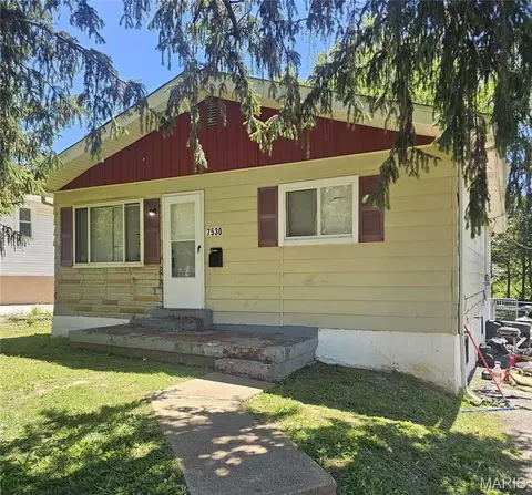 7530 Trenton Ave, University City, MO 63130