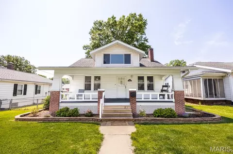 110 N 32nd St, Belleville, IL 62226