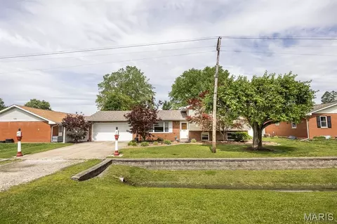 1154 Saint Thomas Rd, Granite City, IL 62040