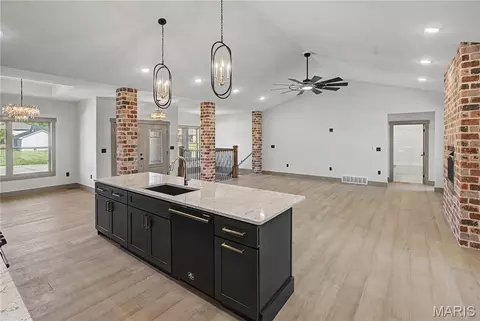 Entry Way - 1636 Mohawk St, Jackson, MO 63755 photo 5 of 10