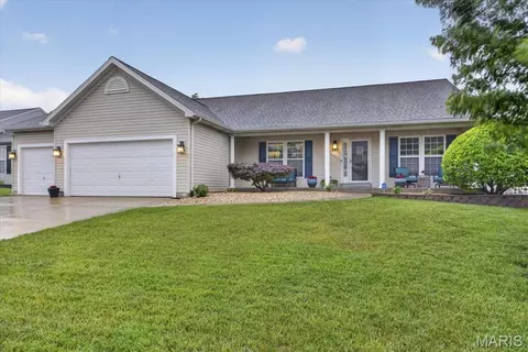 709 Brook Manor Ct, Lake Saint Louis, MO 63367