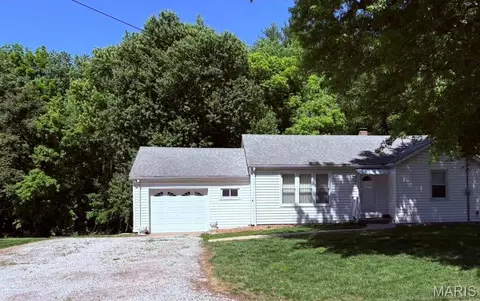 2921 Old Caseyville Rd, Swansea, IL 62226