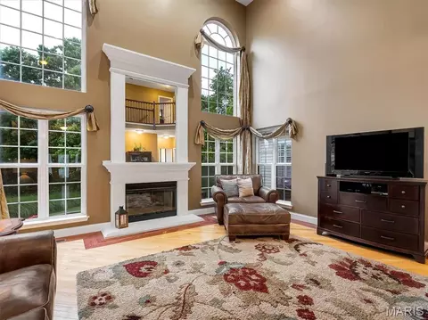 Living - 652 Meramec View Dr, Eureka, MO 63025 photo 4 of 8