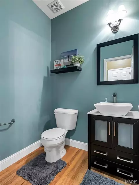 Bath - 652 Meramec View Dr, Eureka, MO 63025 photo 1 of 6
