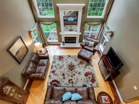 Living - 652 Meramec View Dr, Eureka, MO 63025 photo 7 of 8