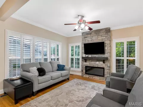 Living - 652 Meramec View Dr, Eureka, MO 63025 photo 2 of 8