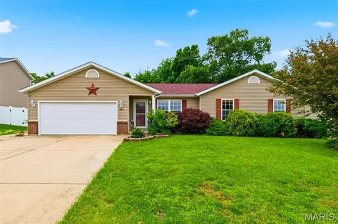 1025 Cambden Yard Dr, Warrenton, MO 63383
