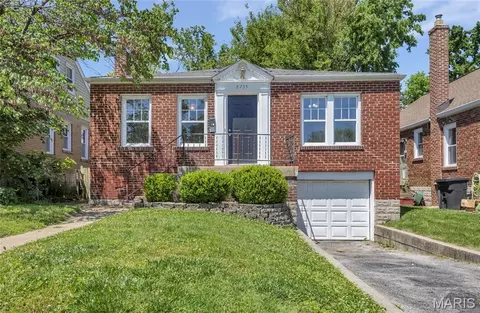 8735 Bridgeport Ave, Saint Louis, MO 63144