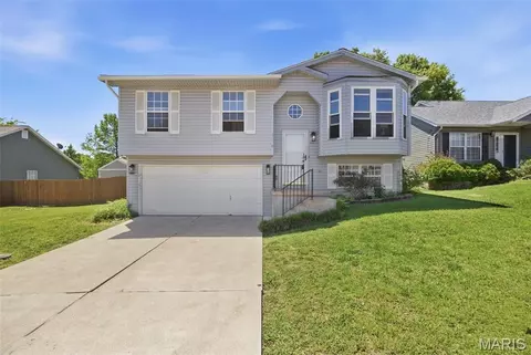 3138 5 Oaks Dr, Arnold, MO 63010
