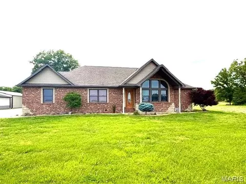 7045 Brickyard Rd, Mascoutah, IL 62258