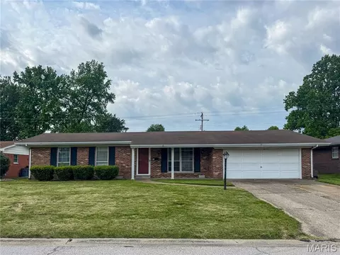 73 Bedford Dr, Belleville, IL 62226