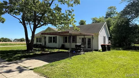 410 N Cypress St, Advance, MO 63730