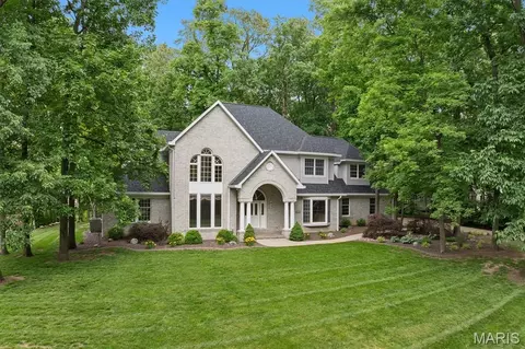 8 8th Green Ct, Belleville, IL 62220
