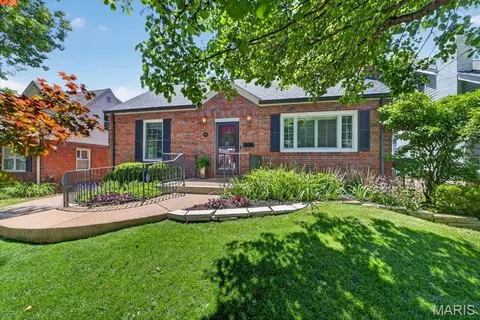 920 Chelsea Ave, Glendale, MO 63122