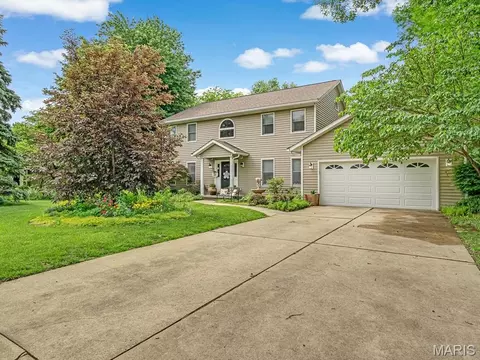 60 Santa Anita Dr, Maryville, IL 62062