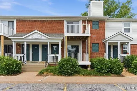 9129 Wrenwood Ln, Brentwood, MO 63144