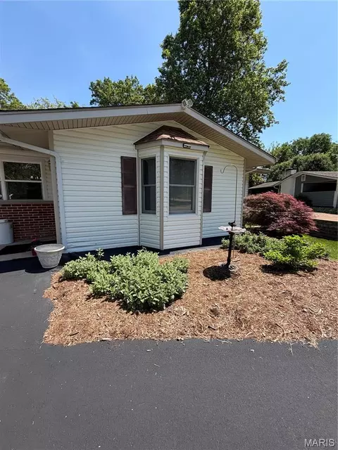 282 Geremma Dr, Ballwin, MO 63011