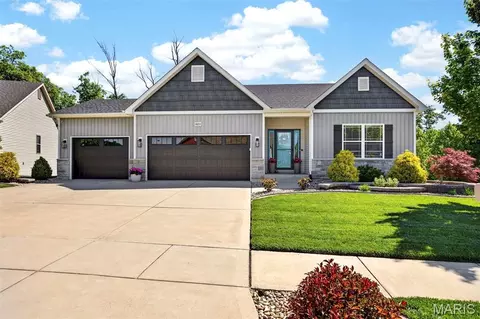 829 Mule Creek Dr, Wentzville, MO 63385