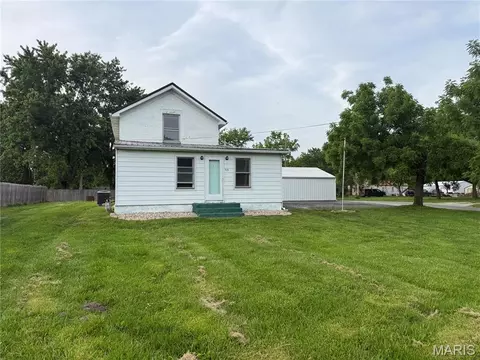 713 E Warren St, Bunker Hill, IL 62014