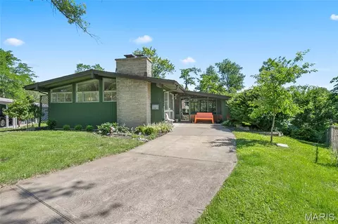 1432 Woodhue Dr, Saint Louis, MO 63126