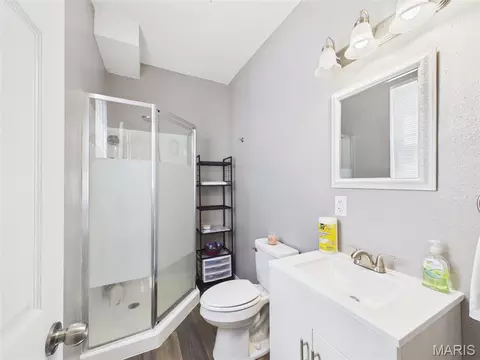 Bath - 15430 Top Dr, Saint Robert, MO 65584 photo 2 of 2