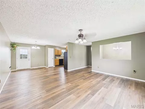 Living - 15430 Top Dr, Saint Robert, MO 65584 photo 2 of 5