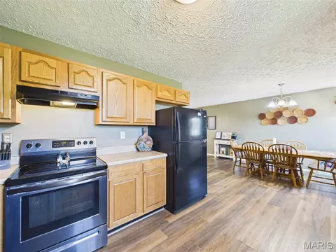 Kitchen - 15430 Top Dr, Saint Robert, MO 65584 photo 2 of 3
