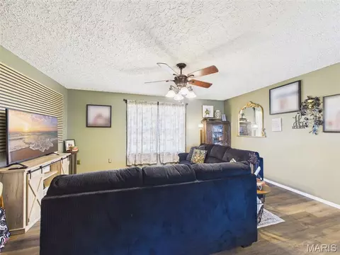 Living - 15430 Top Dr, Saint Robert, MO 65584 photo 3 of 4
