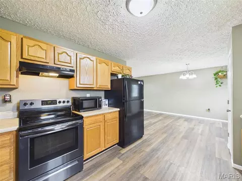 Kitchen - 15430 Top Dr, Saint Robert, MO 65584 photo 2 of 2