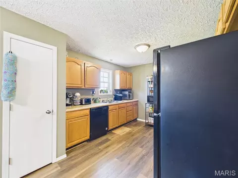 Kitchen - 15430 Top Dr, Saint Robert, MO 65584 photo 3 of 3