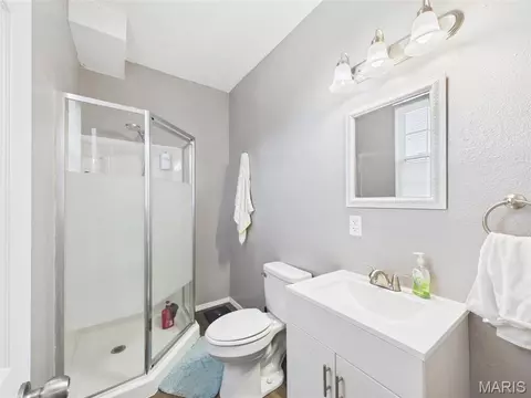 Bath - 15430 Top Dr, Saint Robert, MO 65584 photo 3 of 3
