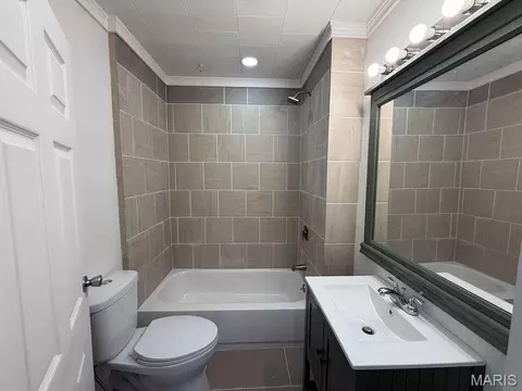 Bath - 1308 E Oak St, Dexter, MO 63841 photo 1 of 1