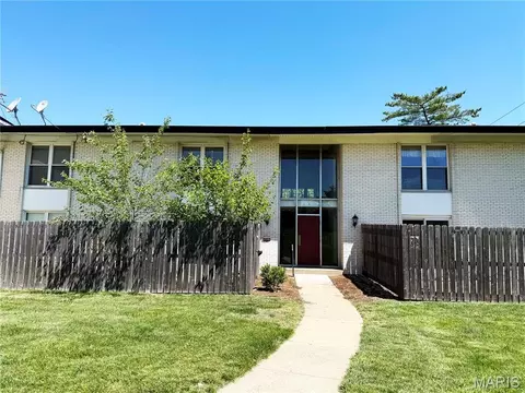 10427 Briarbend Dr #9, Saint Louis, MO 63146