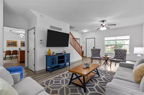 Living - 526 Springhurst Pkwy, O'fallon, MO 63368 photo 1 of 4