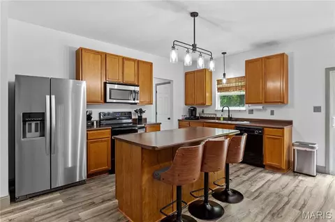 Kitchen - 526 Springhurst Pkwy, O'fallon, MO 63368 photo 1 of 3