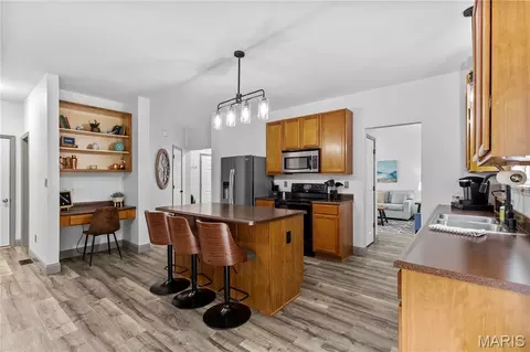 Kitchen - 526 Springhurst Pkwy, O'fallon, MO 63368 photo 3 of 3