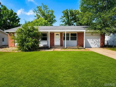21 Saint Lawrence Dr, Saint Peters, MO 63376